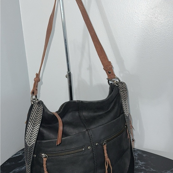 The Sak Handbag Ashland Vintage Leather Bucket Bag Black AUTHENTIC - Picture 4 of 14